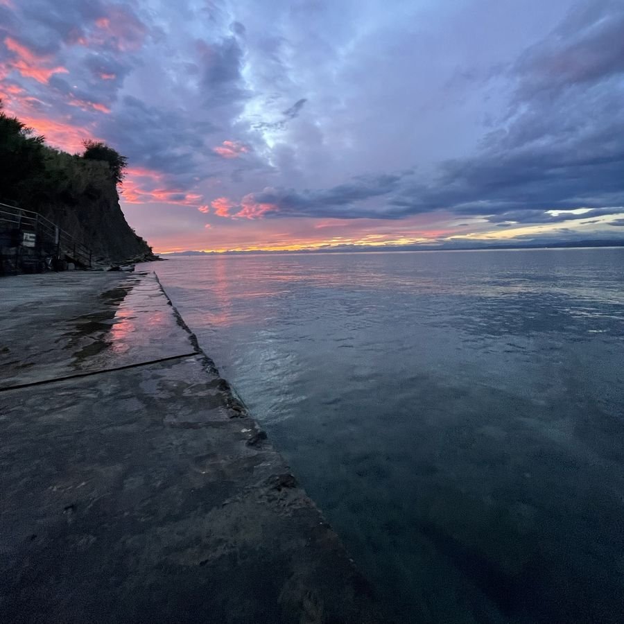 Meer in der Abenddämmerung